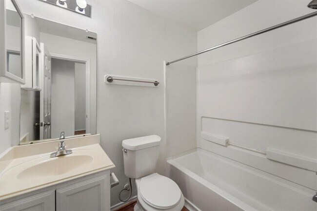Building Photo - 446 Laurel Sage Dr