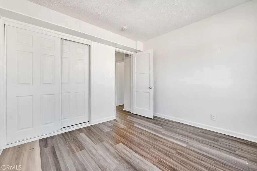 Building Photo - 648 W 41st Dr