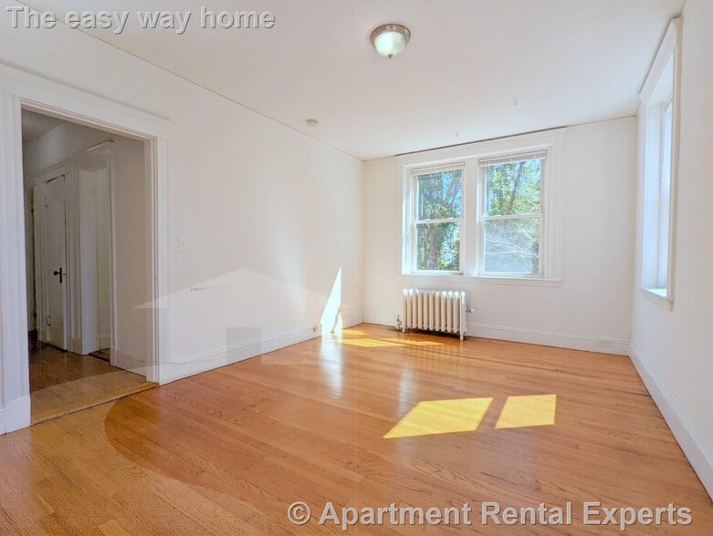 Building Photo - 170 Maple St