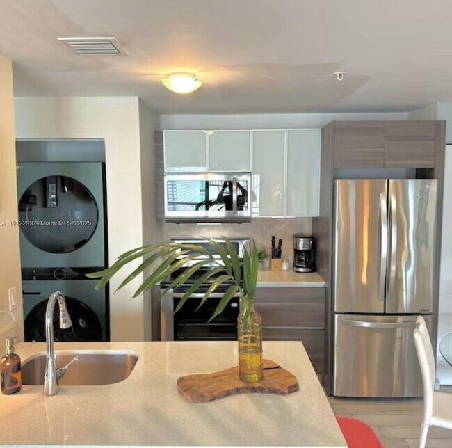 Building Photo - 481 NE 29th St