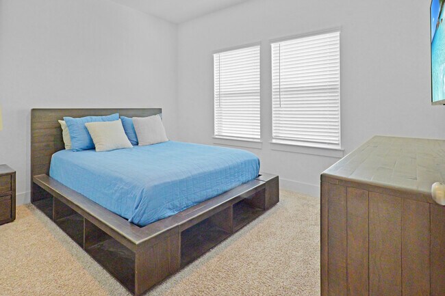 Building Photo - 601 Pinnacle View Dr
