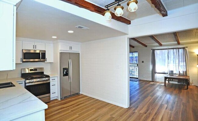 Building Photo - Ranch Style home in the Garden District