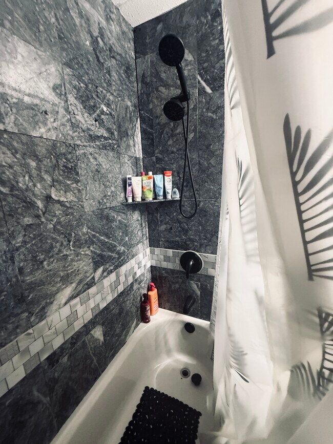 Building Photo - 4 Martine Ave