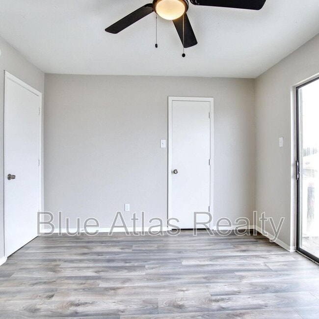 Building Photo - 2302 Indigo Ln