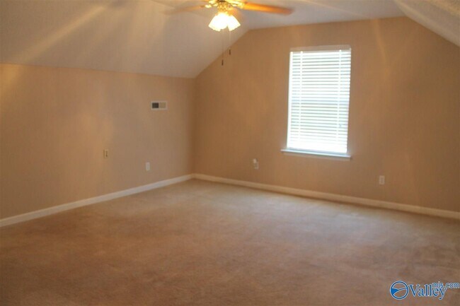 Building Photo - 117 Bambi Ln