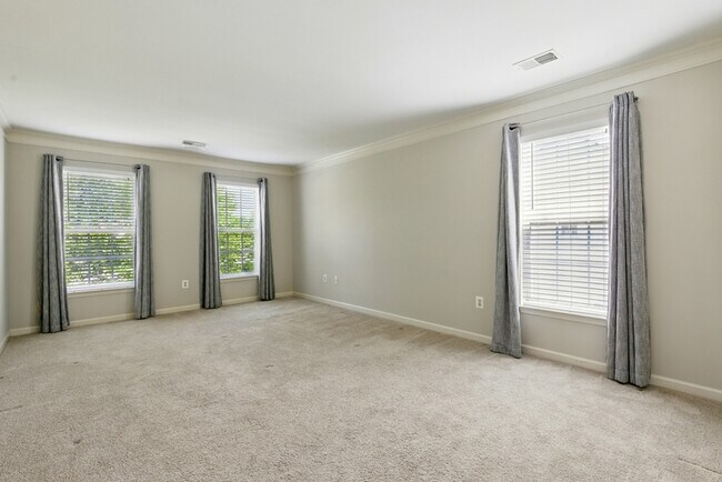 Building Photo - 2513 Holly Springs Ct