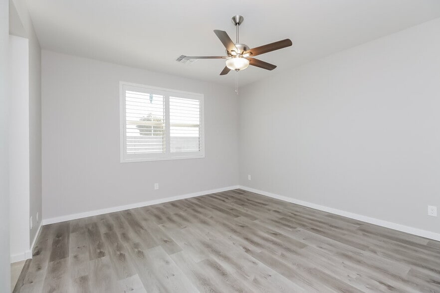 Building Photo - 36083 N Urika Dr