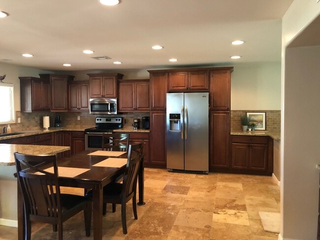 Building Photo - Welcome to this charming 2-bedroom, 2-bathroom house located in Leisure World a 45+ Active Adult ...