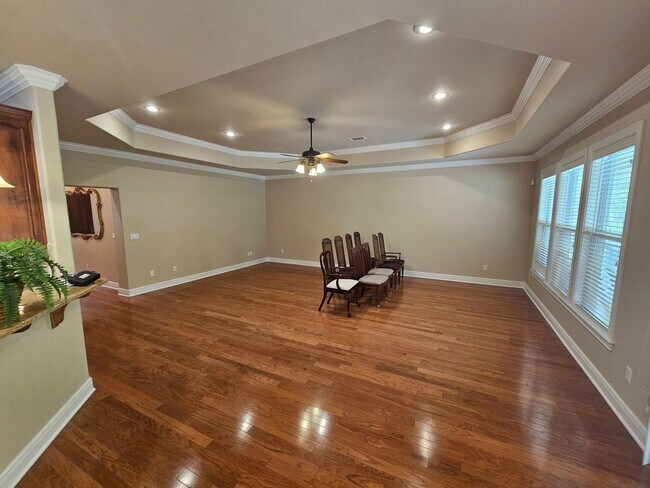 Building Photo - Beautiful Large Home in Johnson