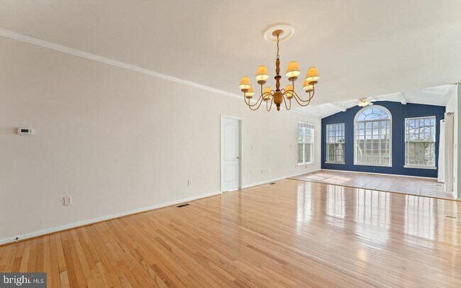 Building Photo - 575 Hunters Rd