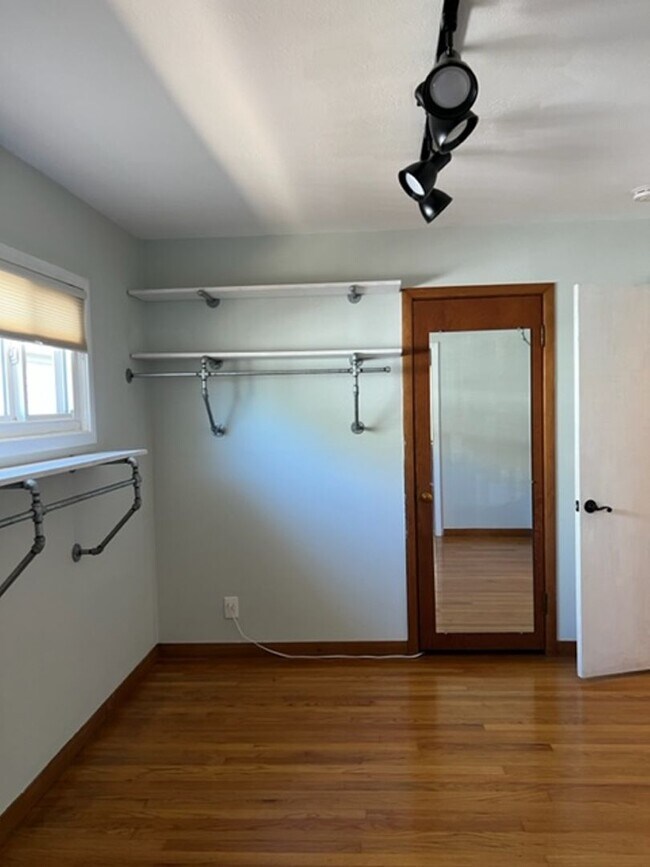 Building Photo - Storybook single family home in Tahoe Park...