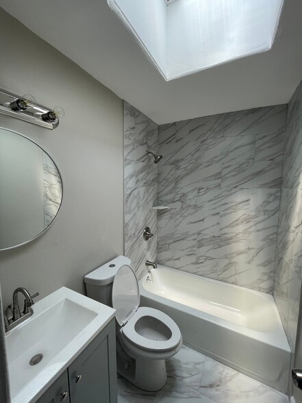 Building Photo - 332 Endsleigh Ave