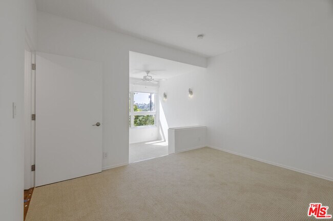 Building Photo - 15425 Antioch St