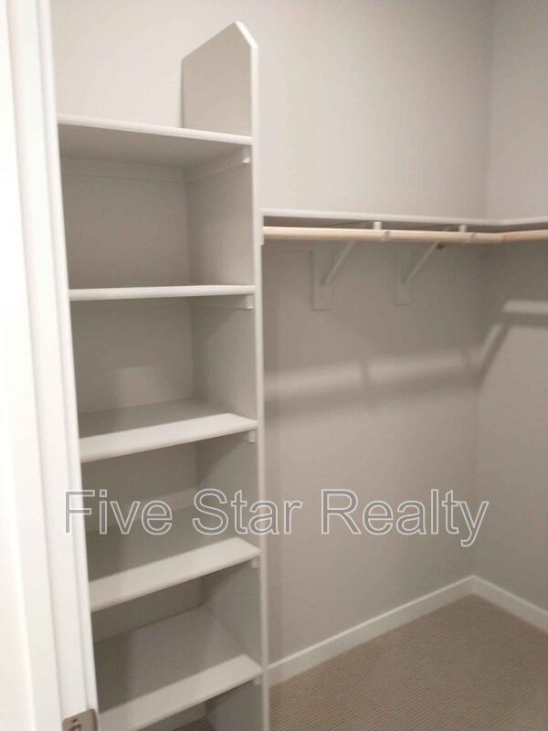 Building Photo - 5673 Mericrest Way