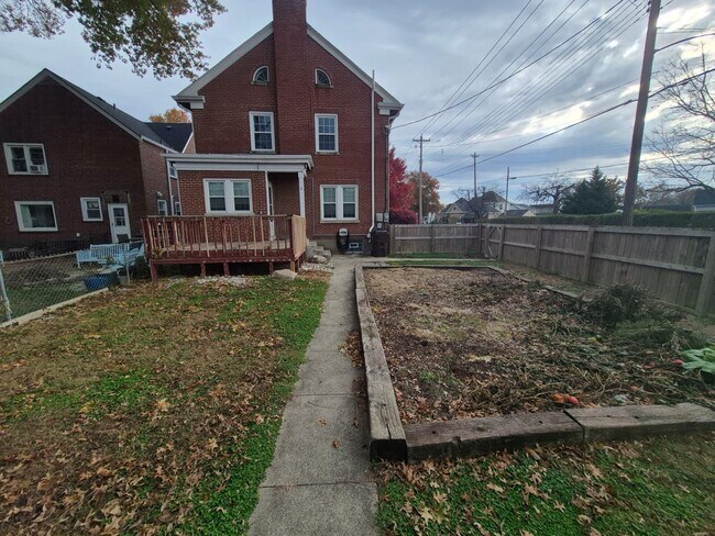 Building Photo - 2843 Ashland Ave