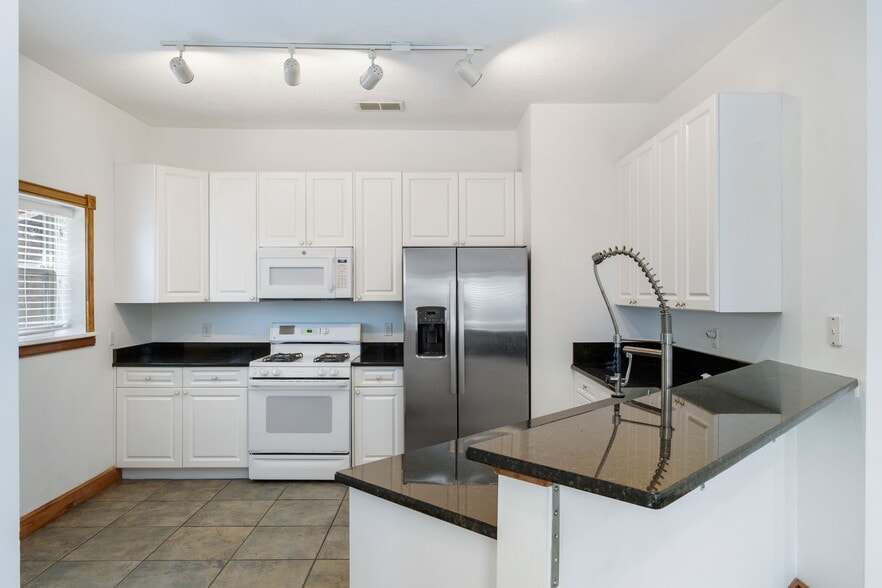 kitchen - 21 James Ave