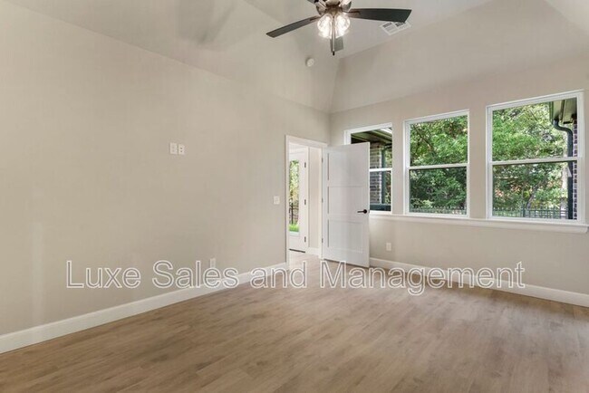 Building Photo - 4136 Abbey Pk Dr