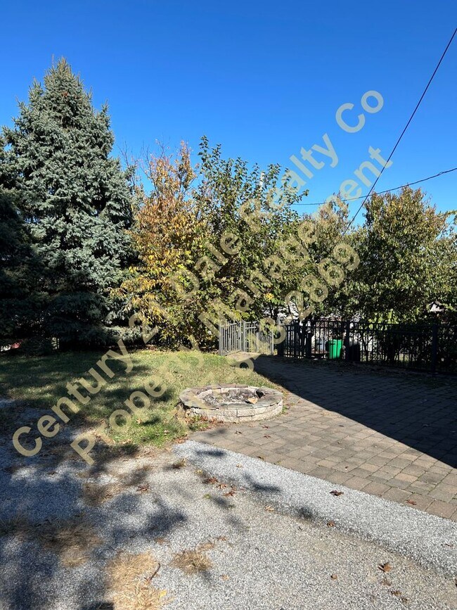 Building Photo - Meade Street 215-217