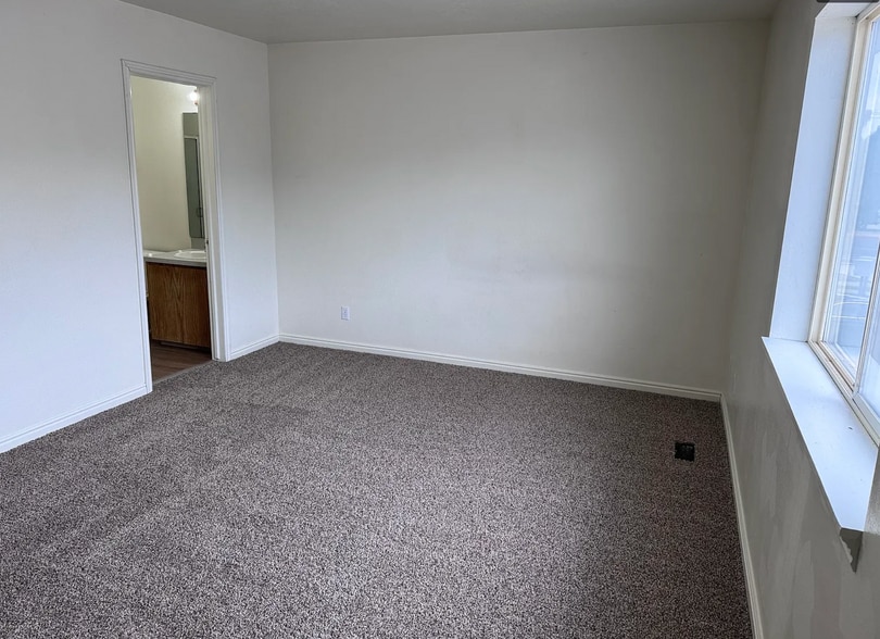 Building Photo - 1393 N 260 W