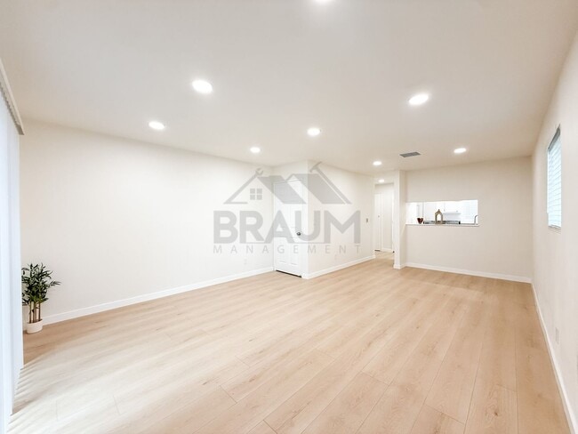 Building Photo - 14257 Friar St