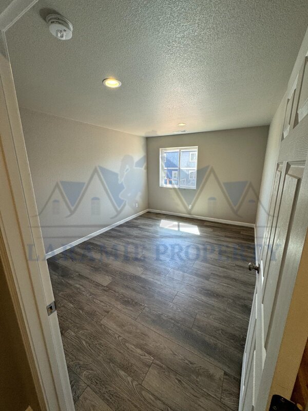Building Photo - 4521 E Bobolink Ln
