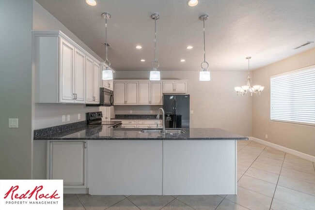 Building Photo - Spacious 4 Bedroom, 2.5 Bathroom Centrally...