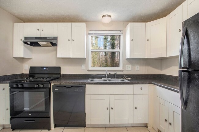 Building Photo - 3 Bedroom 2 Bath Home