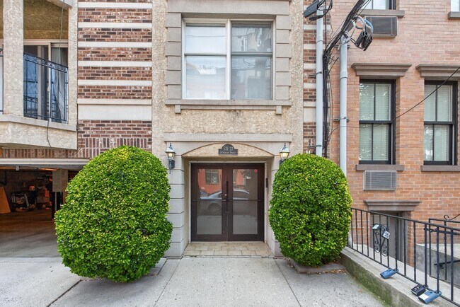 Building Photo - 531-533-533 Jefferson St