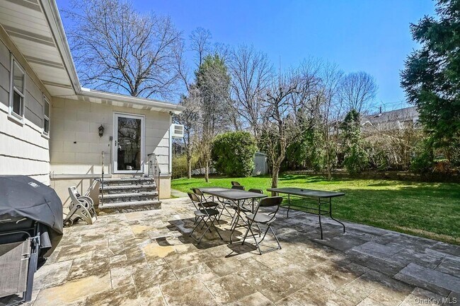 Building Photo - 568 Manville Rd