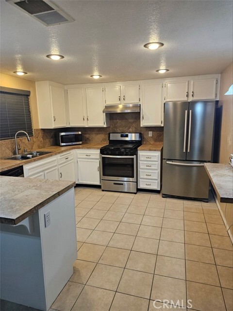 Building Photo - 14303 Meadow Grove Dr