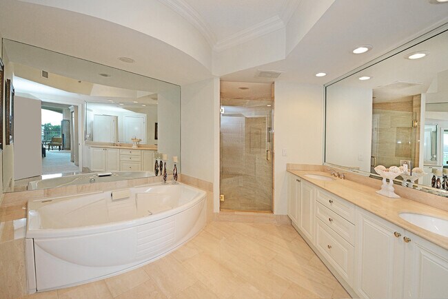 Building Photo - 3740 S Ocean Blvd