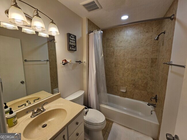 Building Photo - 229 Flat Creek Ct