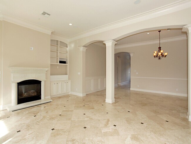 Building Photo - 15 Serenade Pines Pl