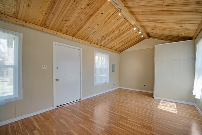 Building Photo - 336 Tuttle Rd