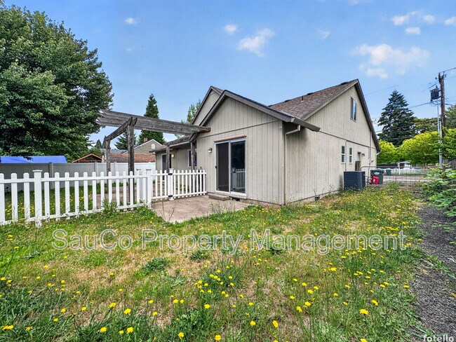 Building Photo - 661 NW Connell Ave