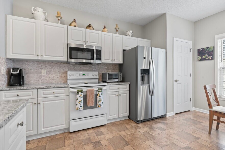 Building Photo - 5077 Capulet Cir