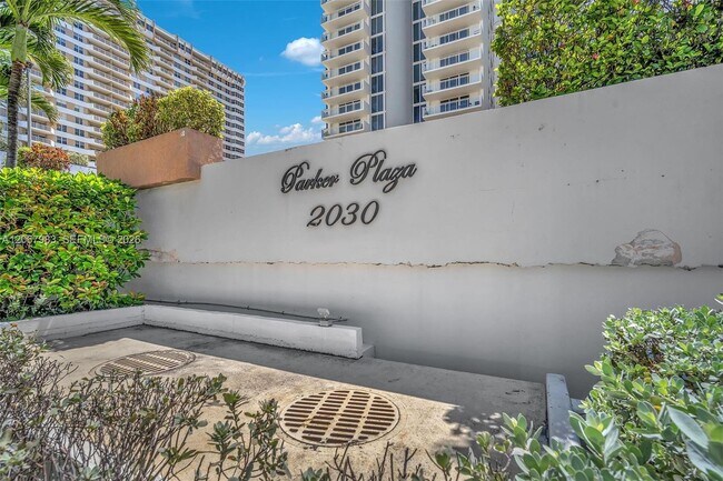 Building Photo - 2030 S Ocean Dr