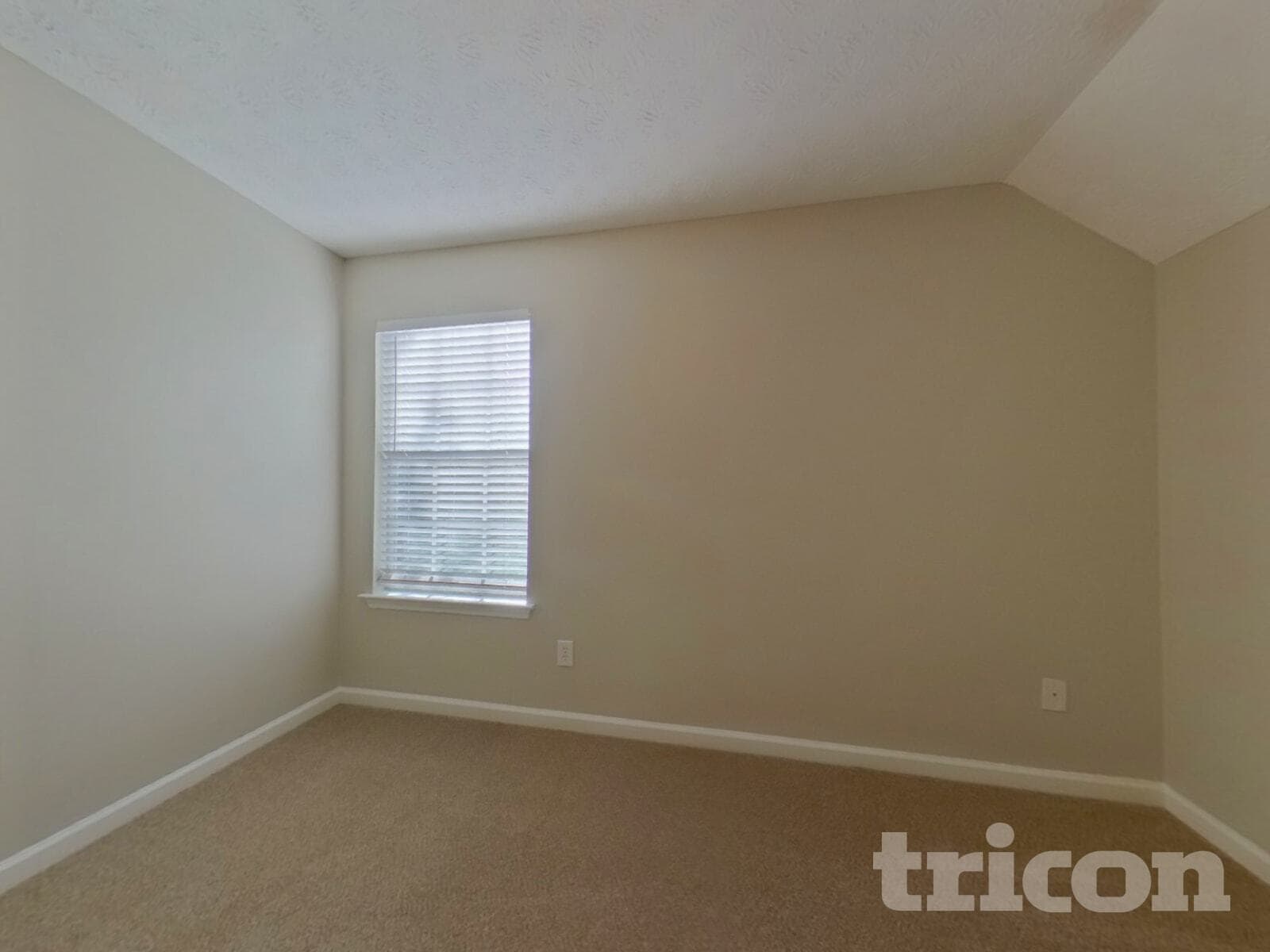 Building Photo - 9765 Moss Pointe Path