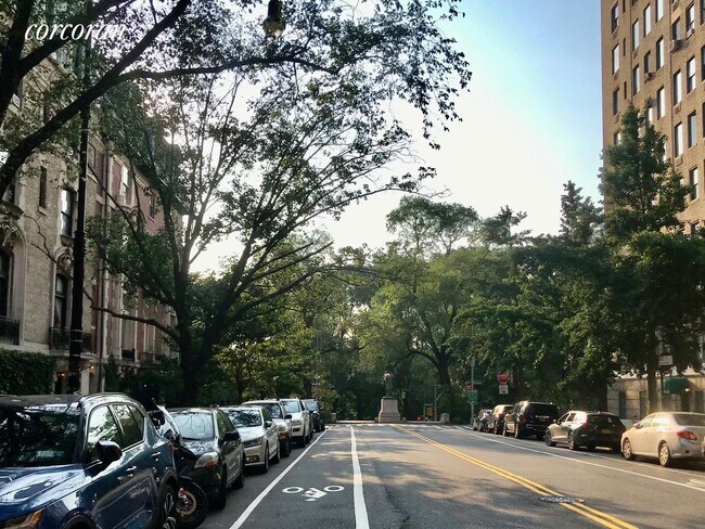 Building Photo - 69 W 106th St