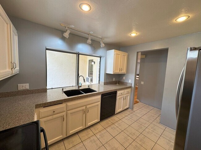 Building Photo - Stunning house in the heart of La Jolla Cl...