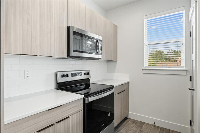 Building Photo - 174 S Kestrel Pl