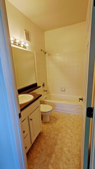 Building Photo - 4455 E Paradise Village Pky S