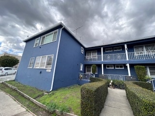 Building Photo - 7661 Oakwood Ave