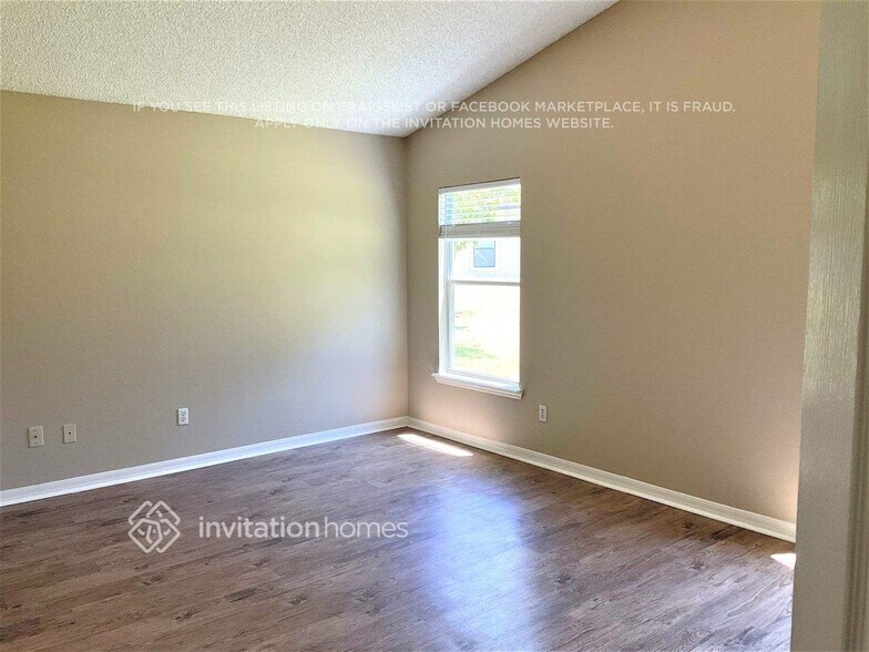 Building Photo - 3749 Briar Ln