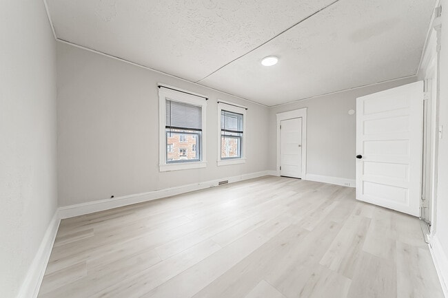 Building Photo - 1453 W 101st St