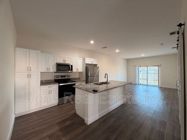 Building Photo - 452 Grant Blvd