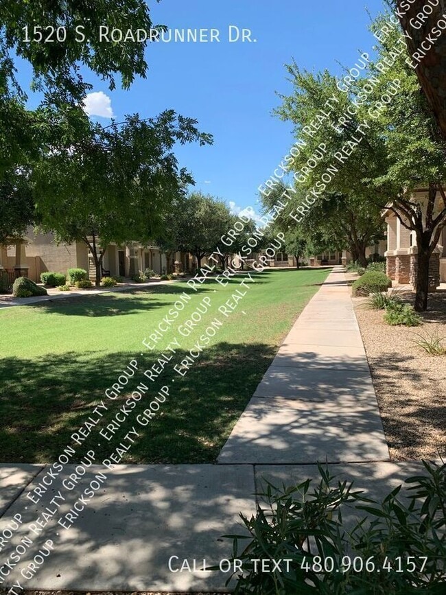 Building Photo - 1520 S Roadrunner Dr