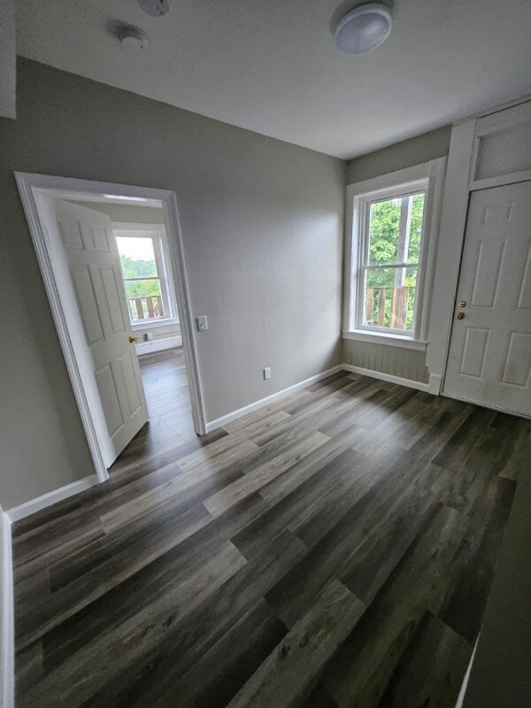 Building Photo - 123 Walnut St