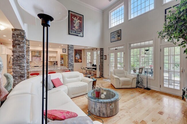 Building Photo - 8745 Old Charlotte Pike