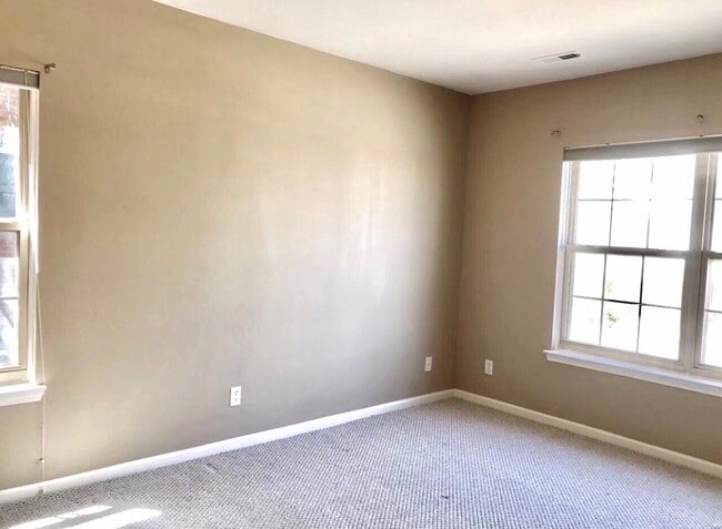 Building Photo - 3035 Camden Dr